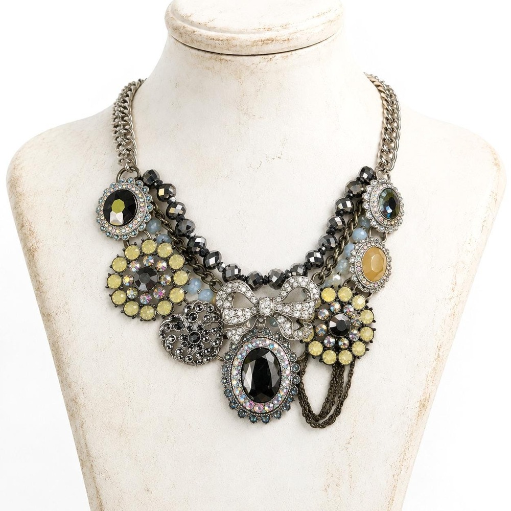 Rare Vintage Betsey Johnson Grey‎ Crystal & Silvertone Bow Statement Necklace